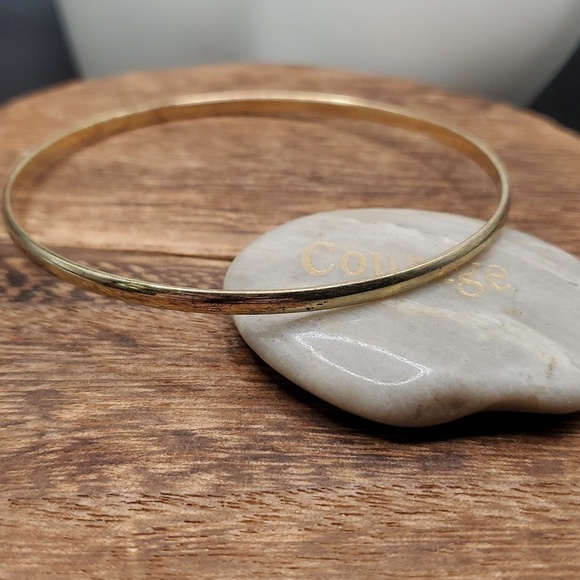 Jewelry - B2713 gold tone saucer bracelet